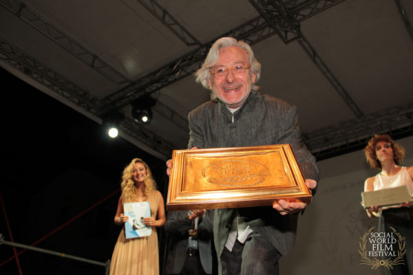 Premiazione di Leo Gullotta – SOCIAL WORLD FILM FESTIVAL